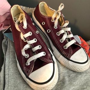 Maroon converse